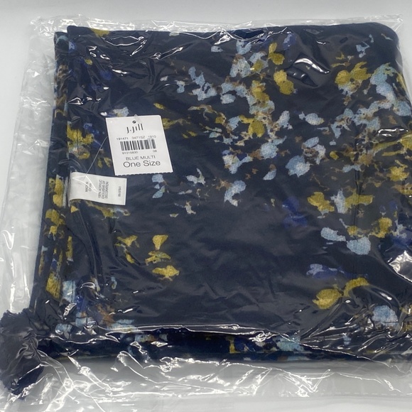J.Jill _ NEW Very Pretty Floral Square Scarf _ NWT - Picture 8 of 8